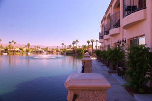 Rooms with lake side view in La Quinta